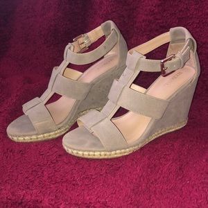 Nude summer wedges